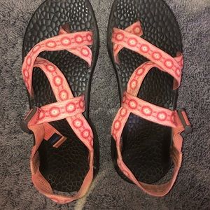 womens size 11 chacos sandals